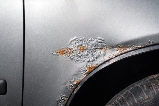 Comment prévenir la rouille sur les parties en métal de votre voiture?